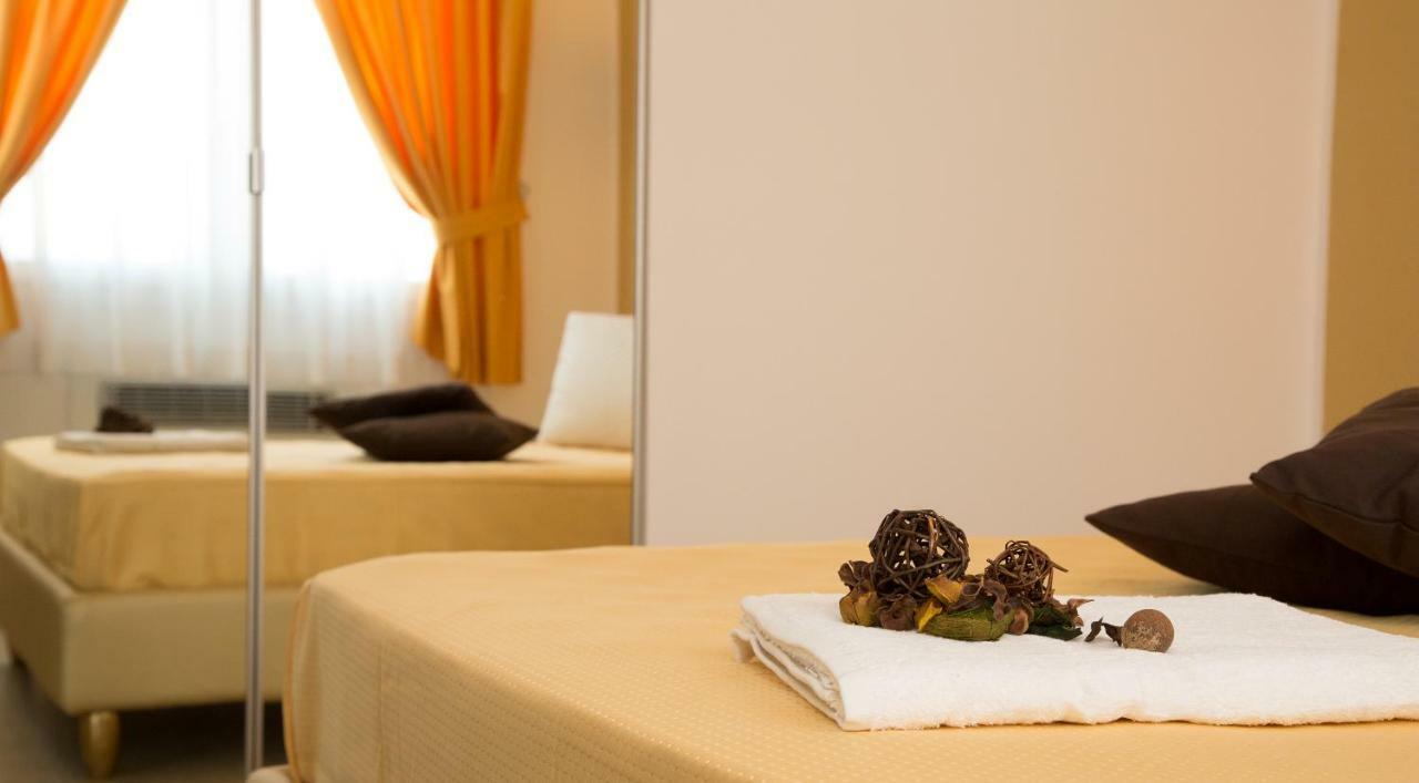 Charm Holiday Terrasini Luaran gambar