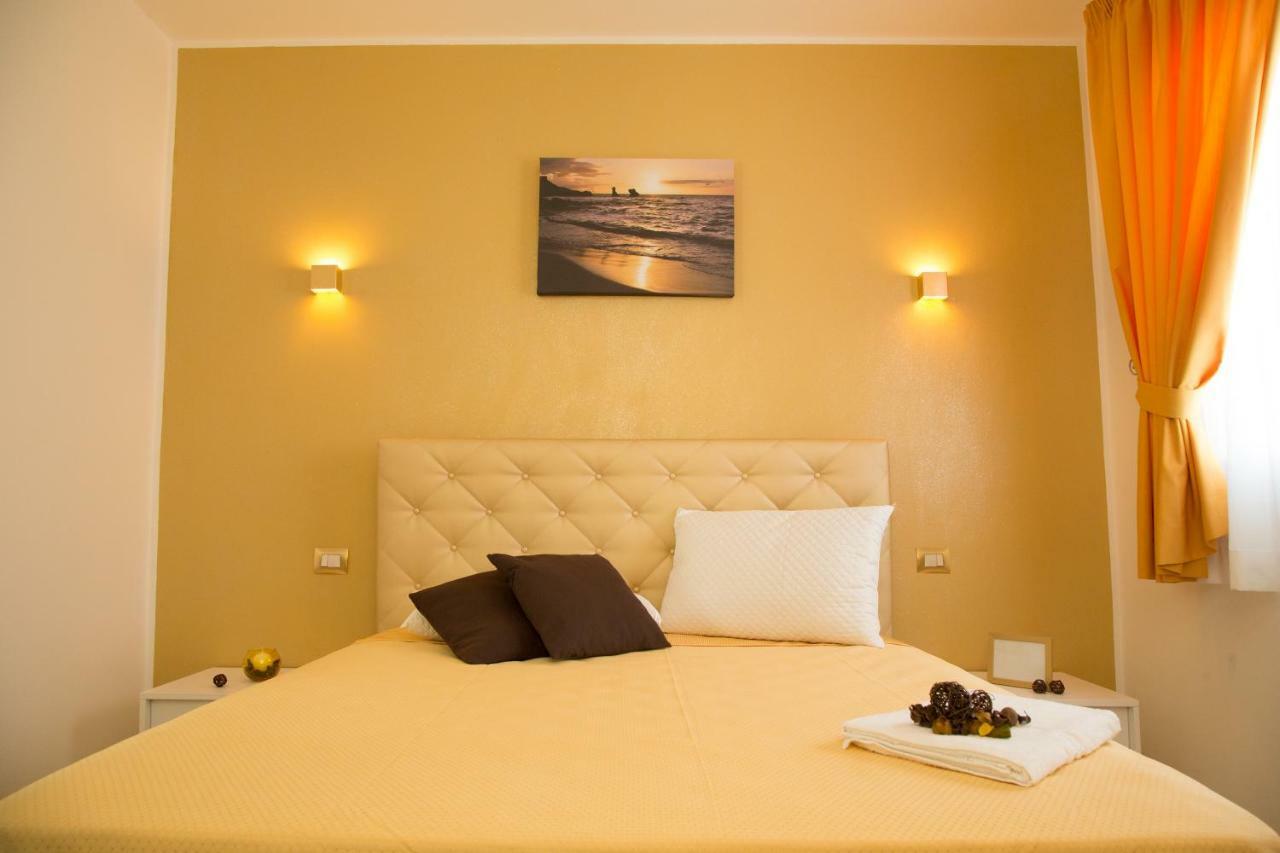 Charm Holiday Terrasini Luaran gambar