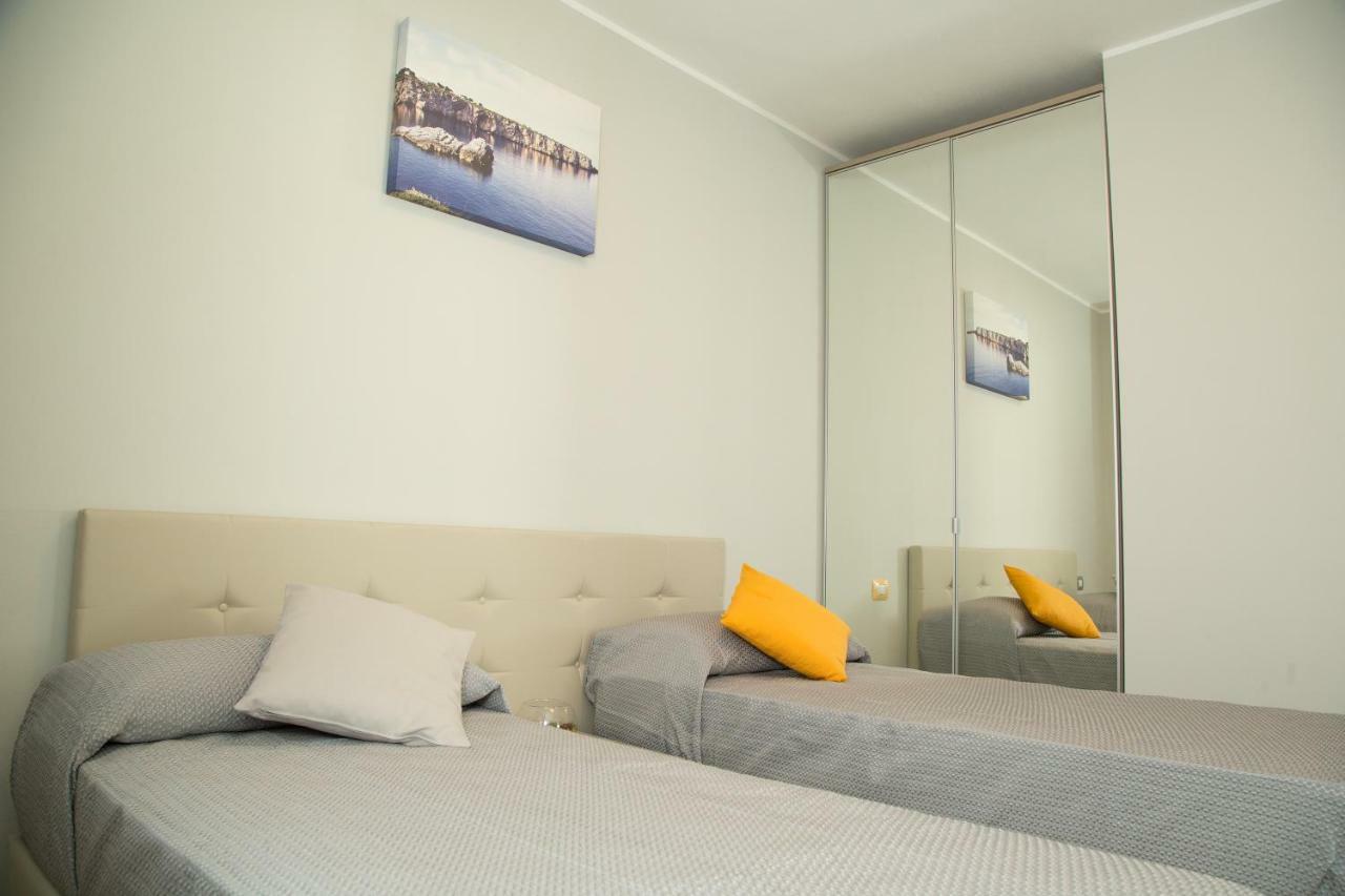 Charm Holiday Terrasini Luaran gambar