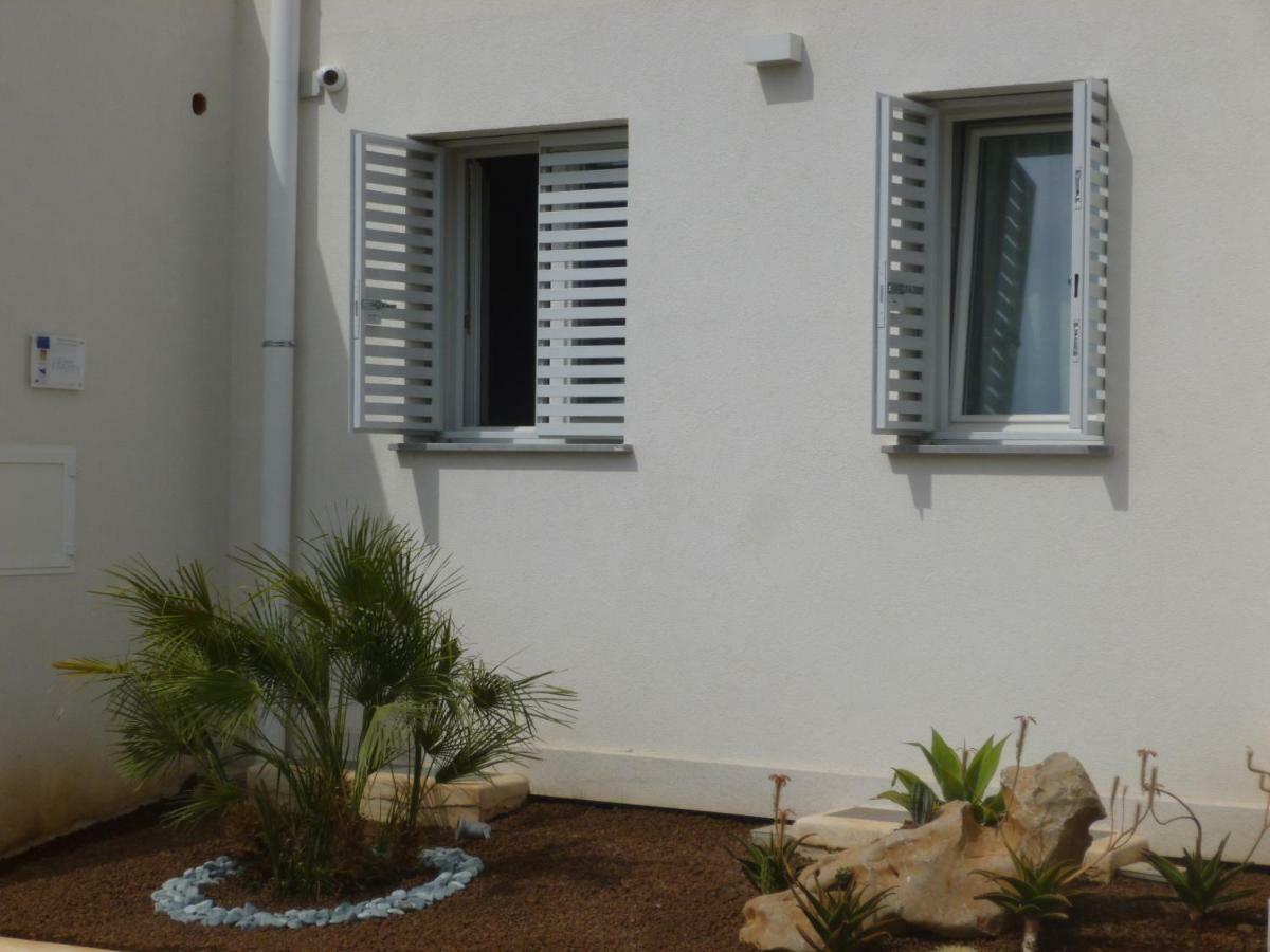 Charm Holiday Terrasini Luaran gambar