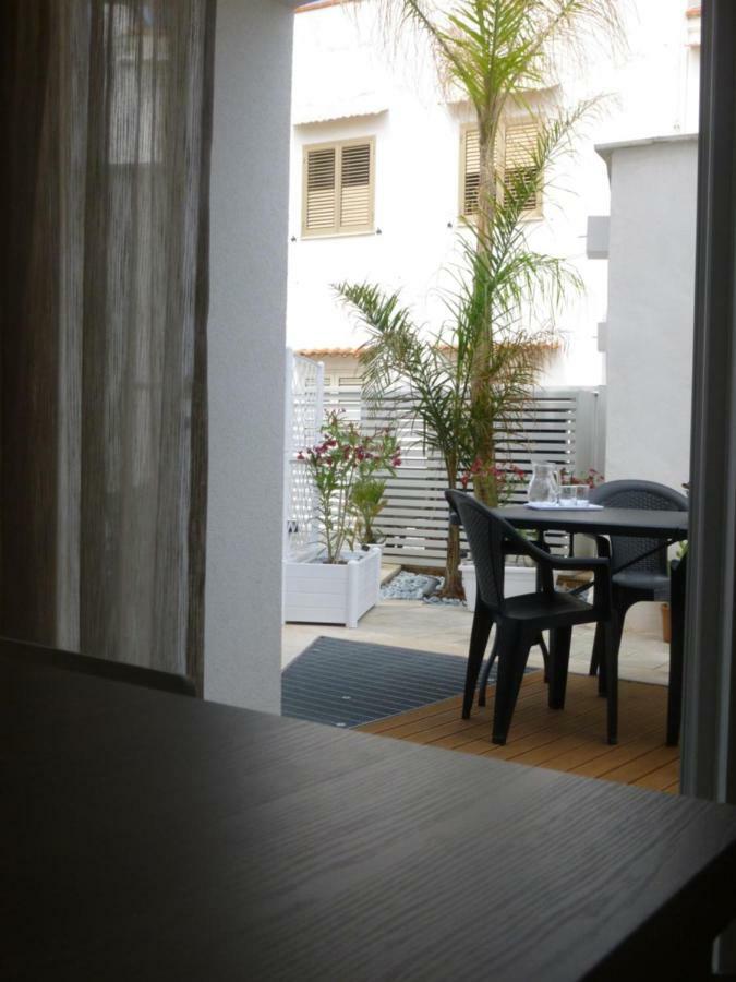 Charm Holiday Terrasini Luaran gambar