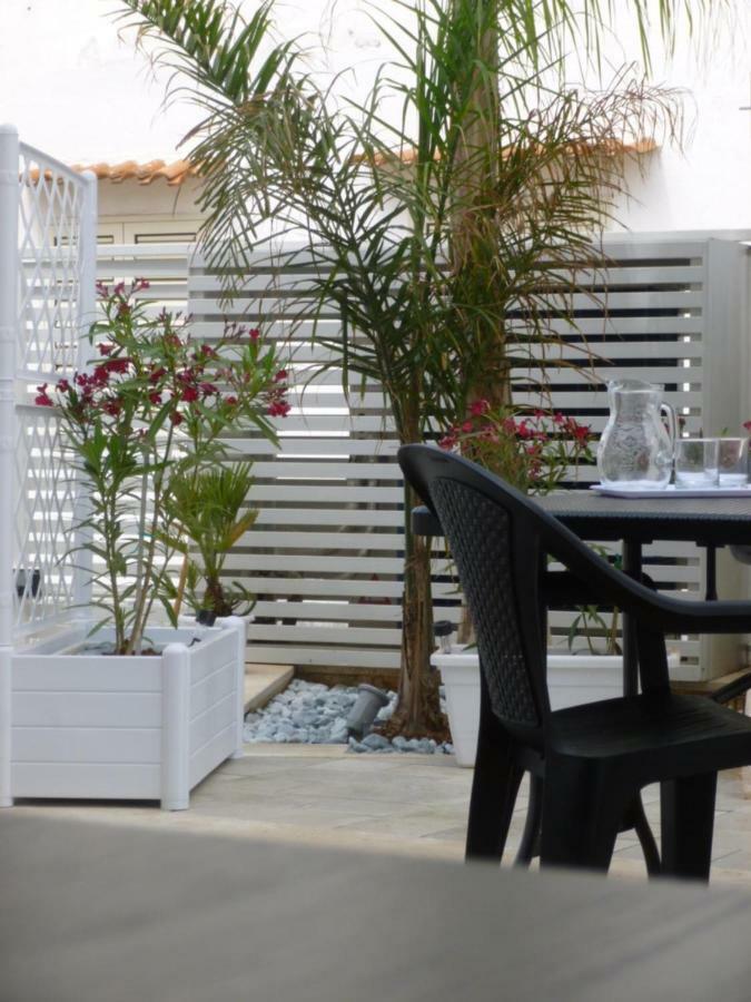 Charm Holiday Terrasini Luaran gambar