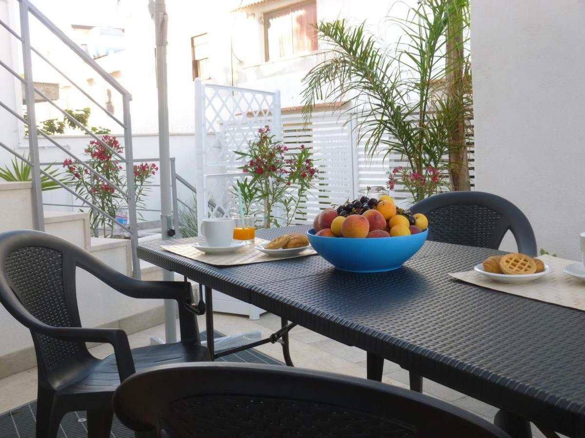 Charm Holiday Terrasini Luaran gambar