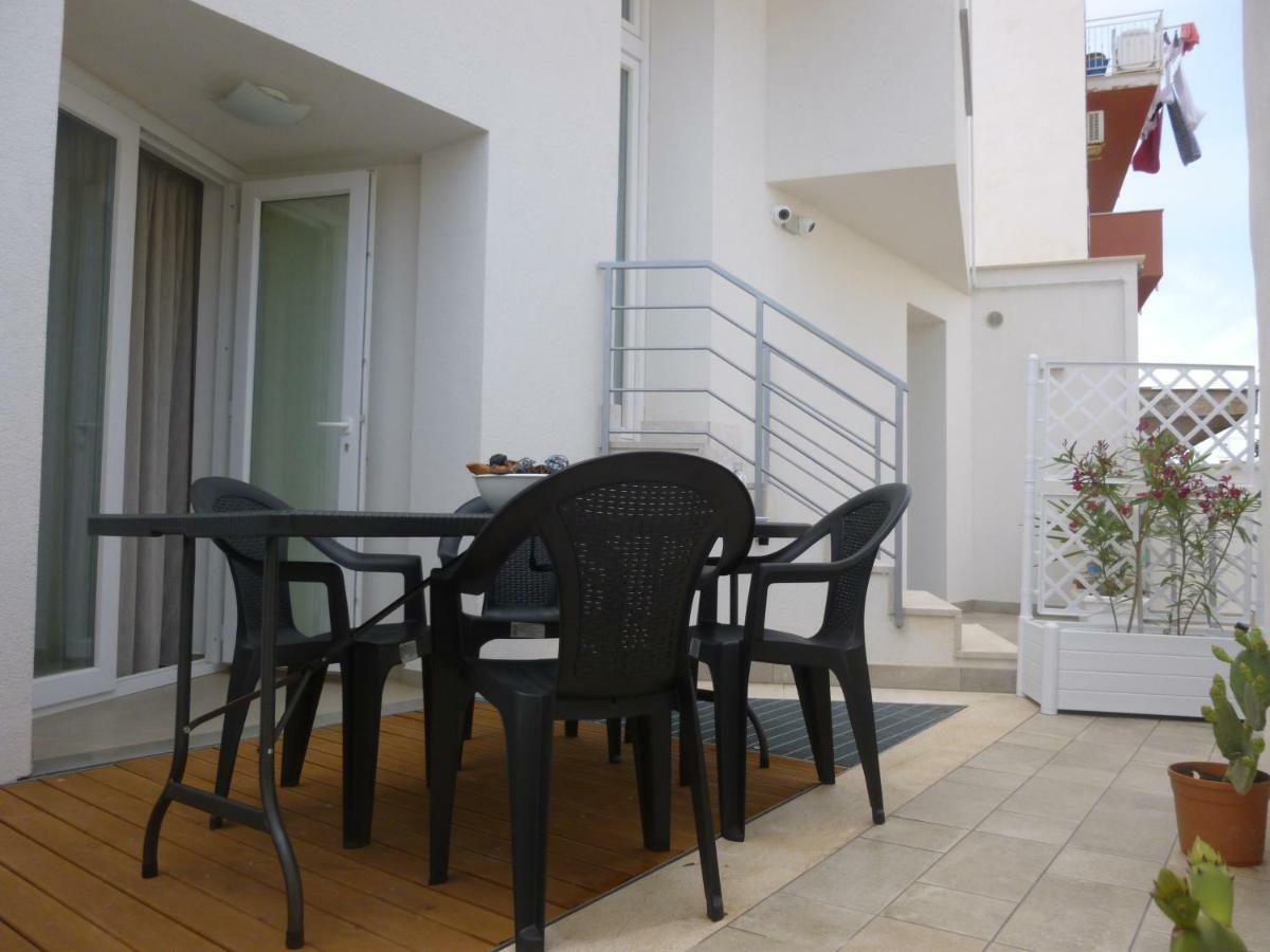 Charm Holiday Terrasini Luaran gambar