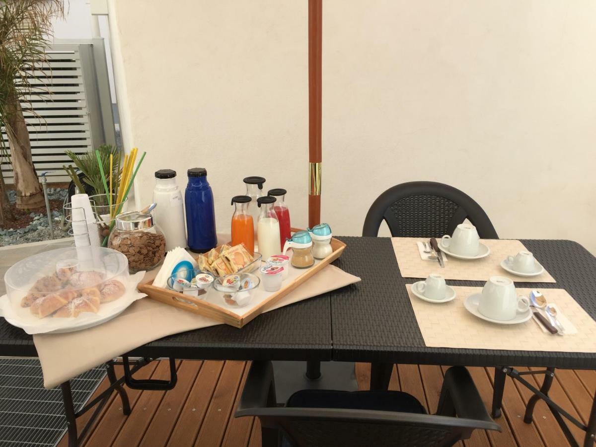Charm Holiday Terrasini Luaran gambar