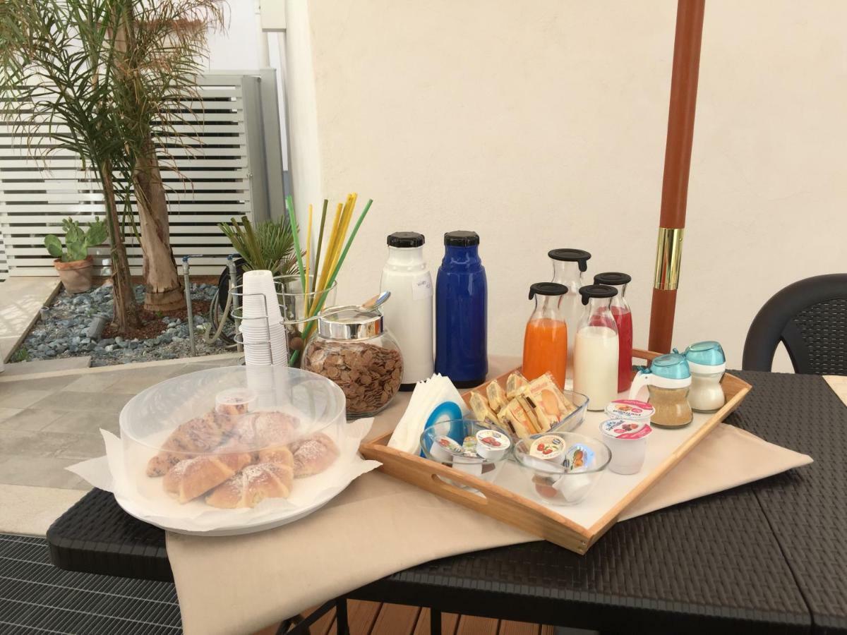 Charm Holiday Terrasini Luaran gambar