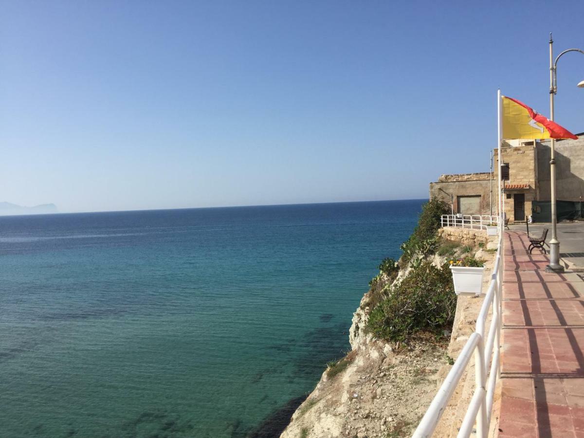 Charm Holiday Terrasini Luaran gambar