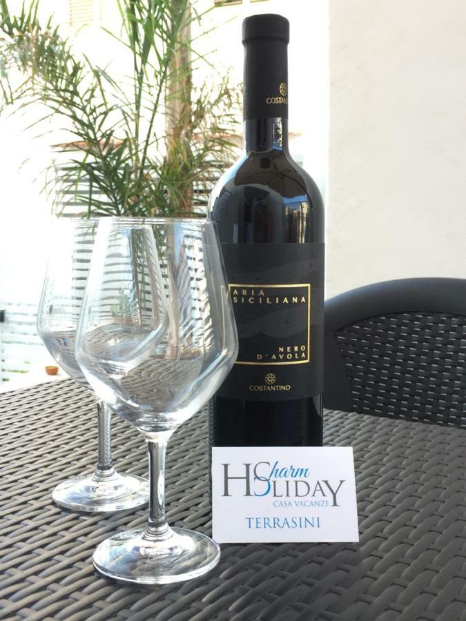 Charm Holiday Terrasini Luaran gambar